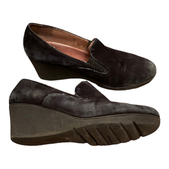 Donald J. Pliner Melia Black Suede Wedge Heels - Picture 1 of 9